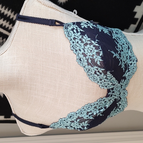 💕EUC Wacoal Brand Intimates Ladie's Embrace Lace Unlined Underwire Lace Bra, 34 - Picture 9 of 10